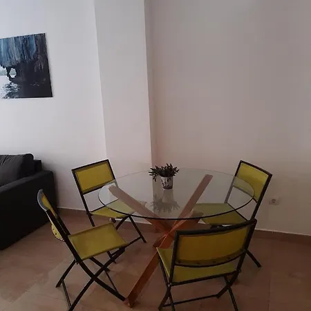Spacious 1 Bedroom Flat In Almeria, By The شقة المرية