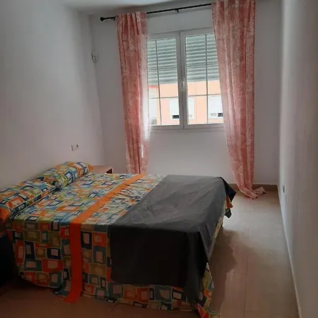 Spacious 1 Bedroom Flat In Almeria, By The شقة